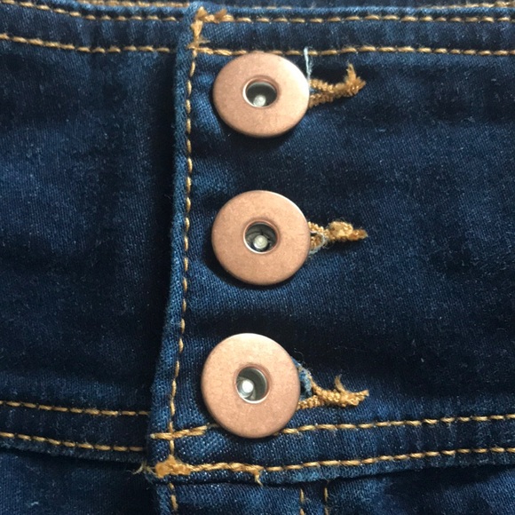 Shorts - Picture 4 of 4